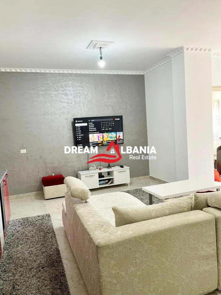 Tirane, jepet me qera apartament 2+1 , 100 m² 700 € (prane Kompleksit Panorama)