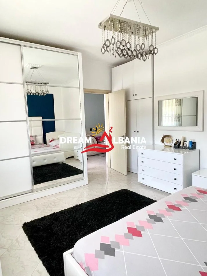 Tirane, jepet me qera apartament 2+1 , 100 m² 700 € (prane Kompleksit Panorama)