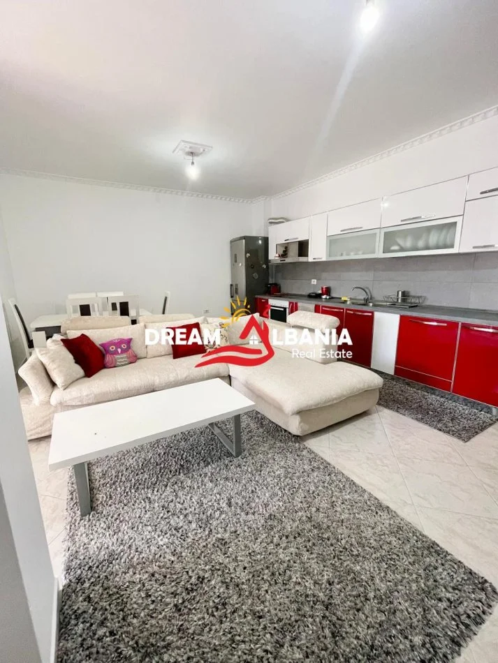 Tirane, jepet me qera apartament 2+1 , 100 m² 700 € (prane Kompleksit Panorama)