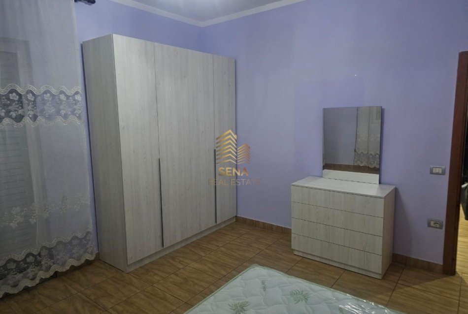Tirane, jepet me qera shtepi 2+1 Kati 2, 90 m² 350 € (SAUK)