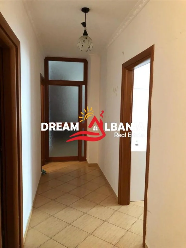 Tirane, jepet me qera apartament 2+1 , 100 m² 550 € (Rruga 5 Maji)