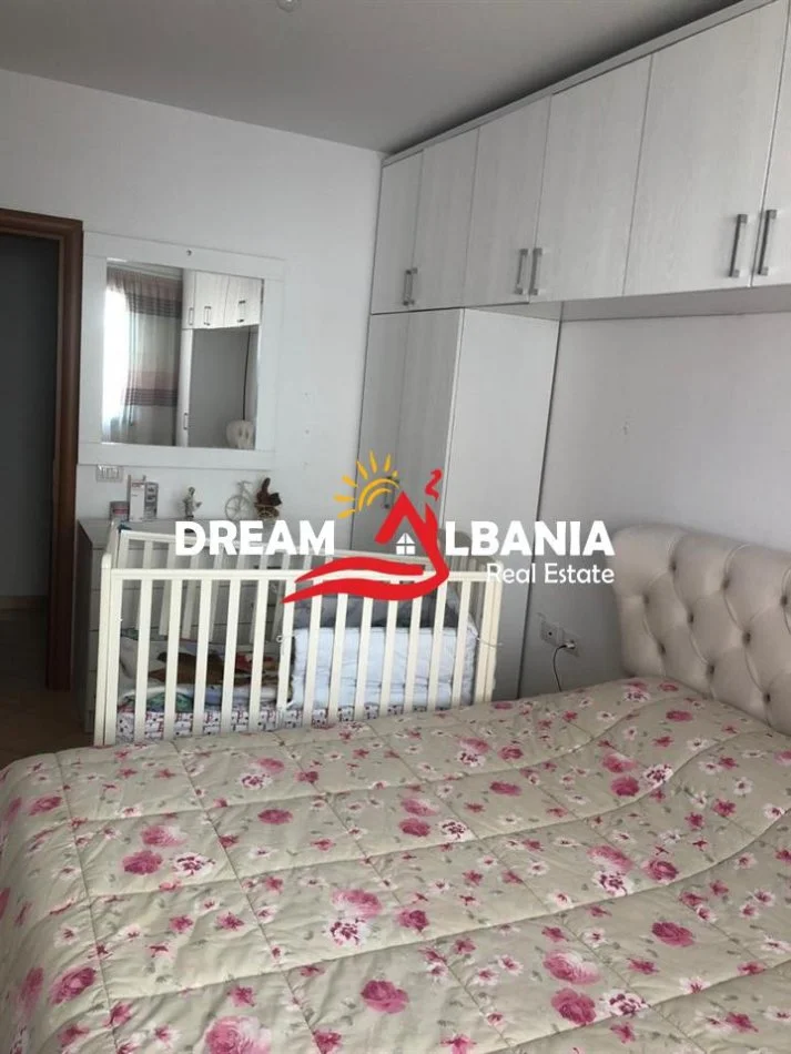 Tirane, jepet me qera apartament 2+1 , 100 m² 550 € (Rruga 5 Maji)