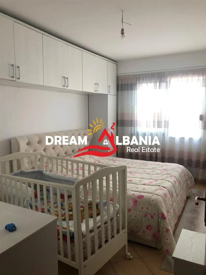 Tirane, jepet me qera apartament 2+1 , 100 m² 550 € (Rruga 5 Maji)