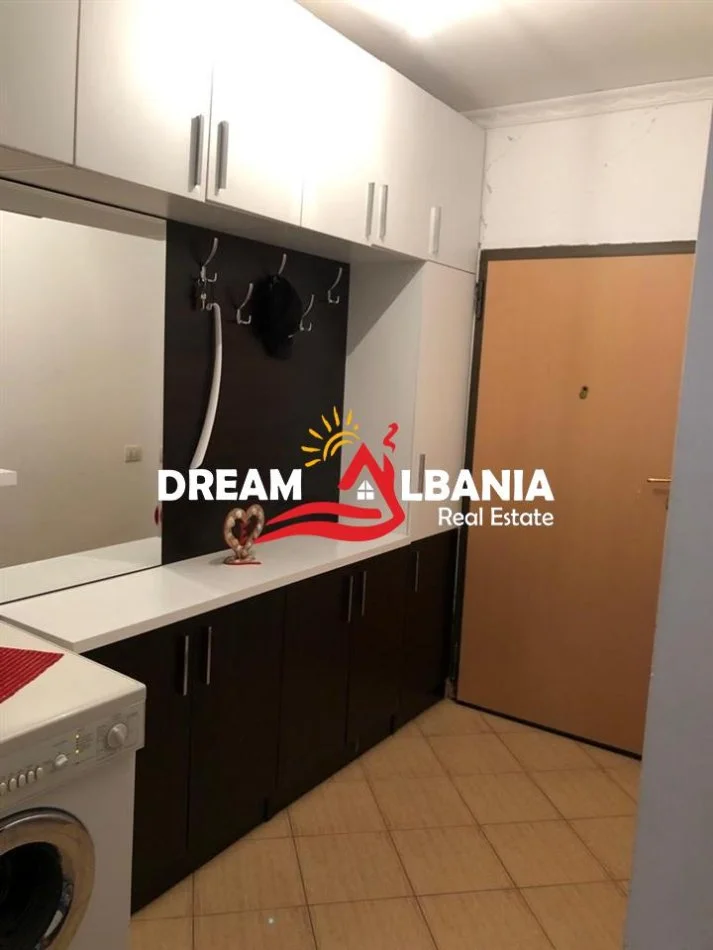 Tirane, jepet me qera apartament 2+1 , 100 m² 550 € (Rruga 5 Maji)