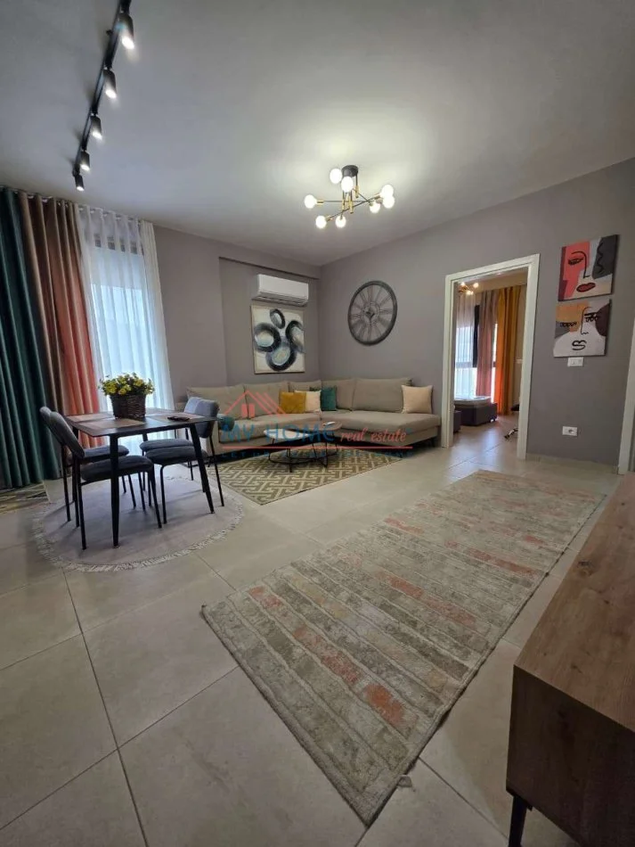 Tirane, jepet me qera apartament 2+1+Ballkon Kati 6, 94 m² 900 € (Kopeshti Botanik)