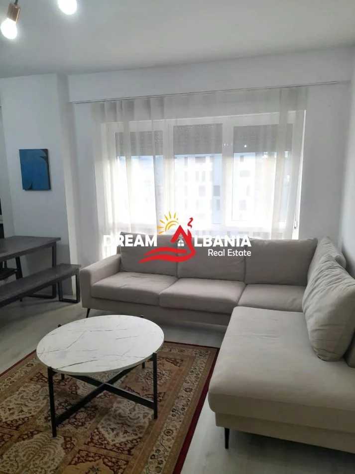 Tirane, jepet me qera apartament 2+1 Kati 8, 100 m² 750 € (ne Xhamllik prane Karburant Kastratit)