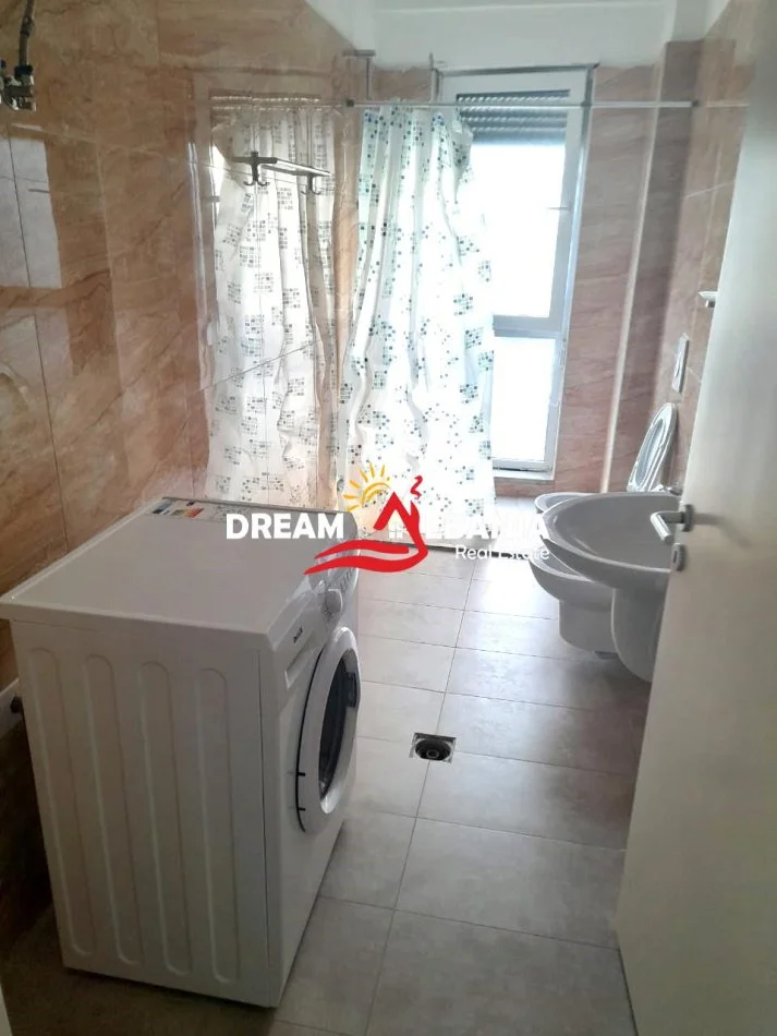 Tirane, jepet me qera apartament 2+1 Kati 8, 100 m² 750 € (ne Xhamllik prane Karburant Kastratit)