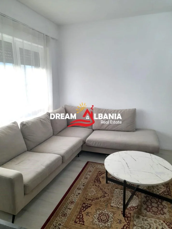 Tirane, jepet me qera apartament 2+1 Kati 8, 100 m² 750 € (ne Xhamllik prane Karburant Kastratit)