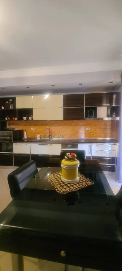 Apartament 2+1+2 Me Qira Ne Bllok Prane Sheshit Wilson