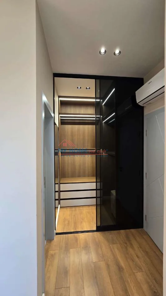 Tirane, shitet apartament 2+1+Ballkon Kati 2, 96 m² 239.000 € (Rruga e Dibres)