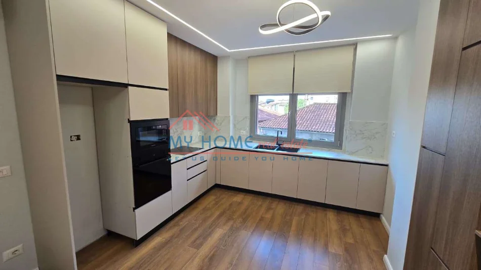Tirane, shitet apartament 2+1+Ballkon Kati 2, 96 m² 239.000 € (Rruga e Dibres)