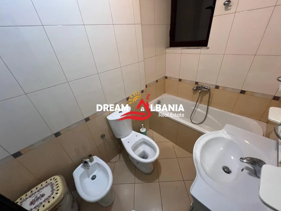 Tirane, jepet me qera 2+1 , 100 m² 600 € (Asim Vokshi me qera prane Harry Fultz)