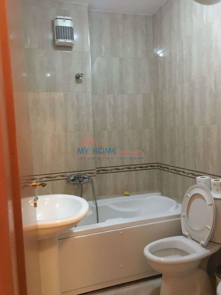 Tirane, jepet me qera apartament 2+1+Ballkon Kati 10, 113 m² 1.000 € (Rruga e Barrikadave)