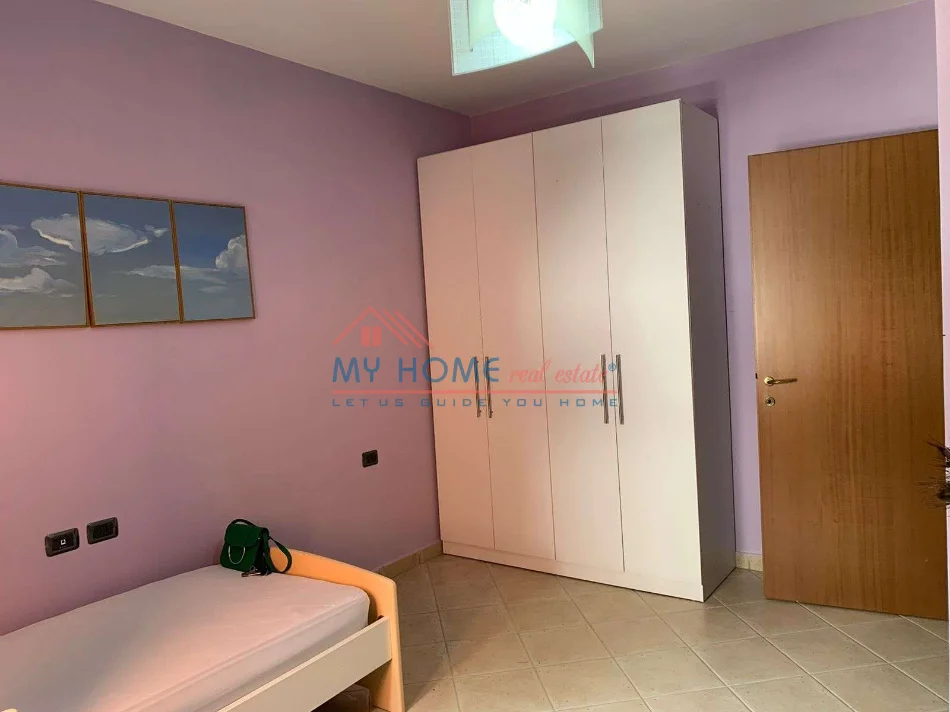 Tirane, jepet me qera apartament 2+1+Ballkon Kati 10, 113 m² 1.000 € (Rruga e Barrikadave)
