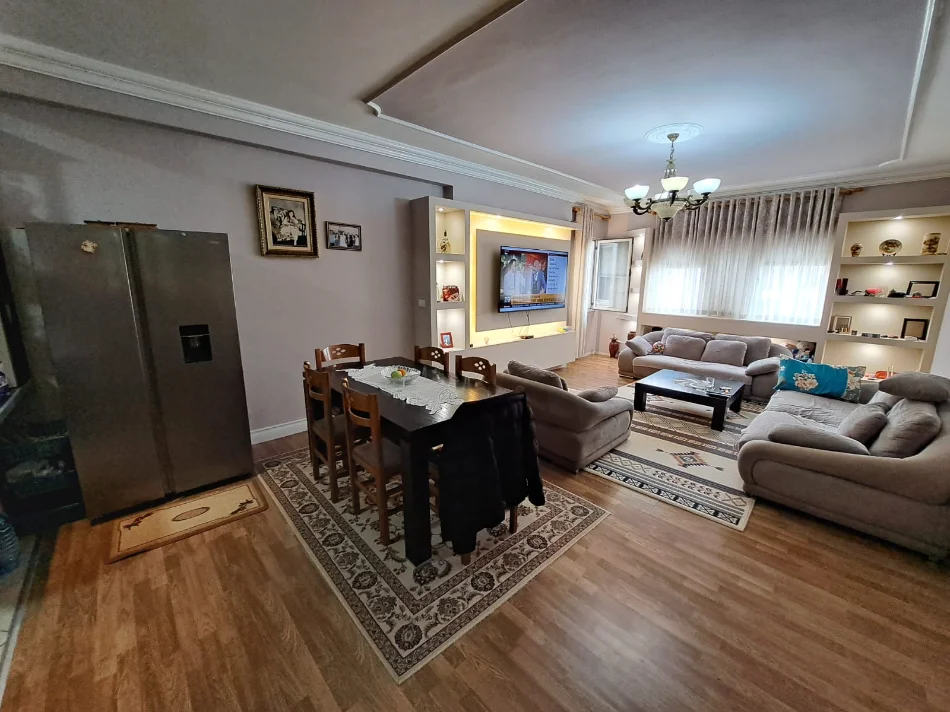 Tirane, shitet apartament 3+1+Ballkon Kati 6, 156 m² 218.400 € (astir)