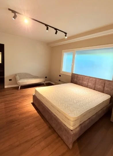 Tirane, shitet apartament 3+1+Ballkon Kati 1, 170 m² 500.000 € (Long Hill Residence)