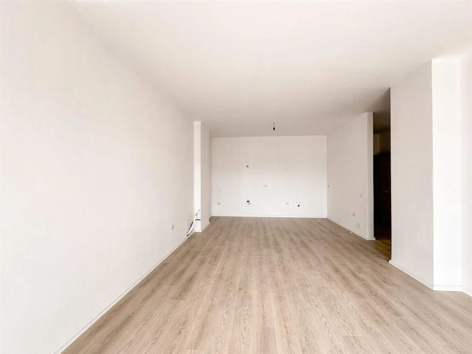 Tirane, shitet apartament 3+1 Kati 5, 150 m² 230.000 € (FUSHA AVIACIONIT)
