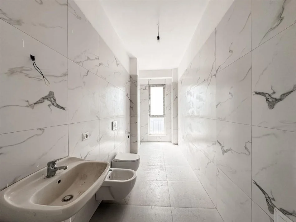 Tirane, shitet apartament 3+1 Kati 5, 150 m² 230.000 € (FUSHA AVIACIONIT)