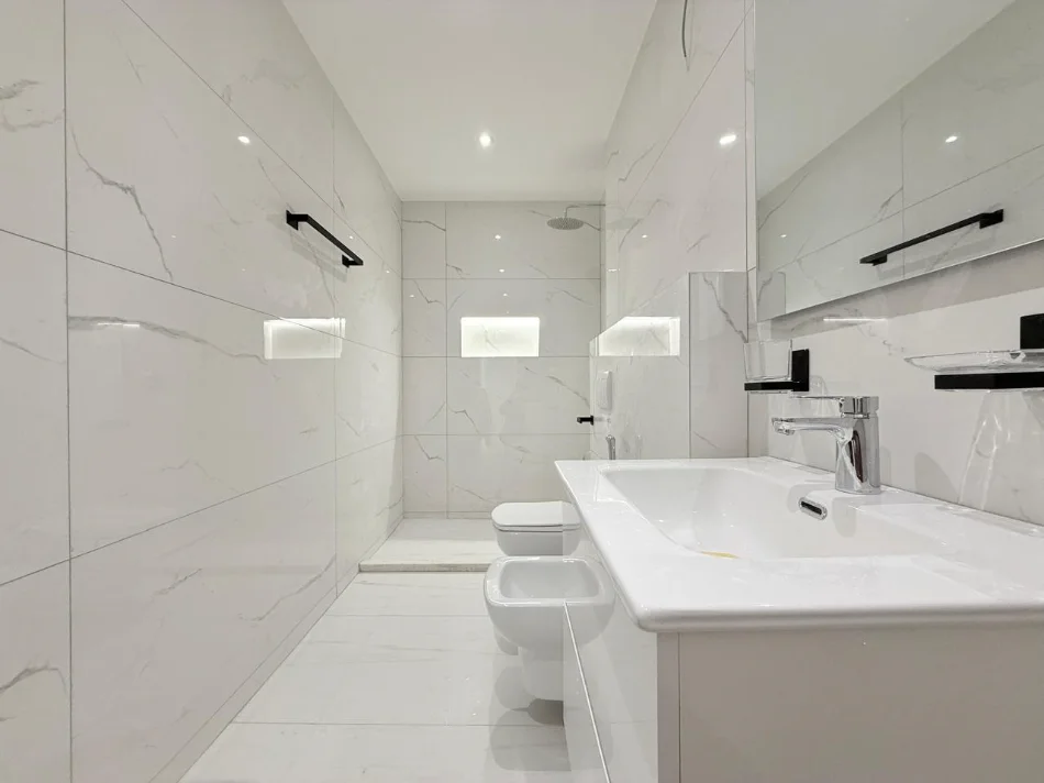 Tirane, shitet apartament 3+1 Kati 8, 173 m² 400.000 € (RRUGA ELEBASANIT)