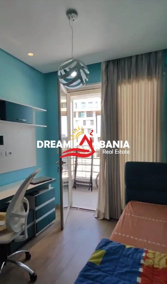 Tirane, jepet me qera apartament 3+1 Kati 1, 138 m² 900 € (Bulevardi Zogu I, prane Stacionit Trenit)