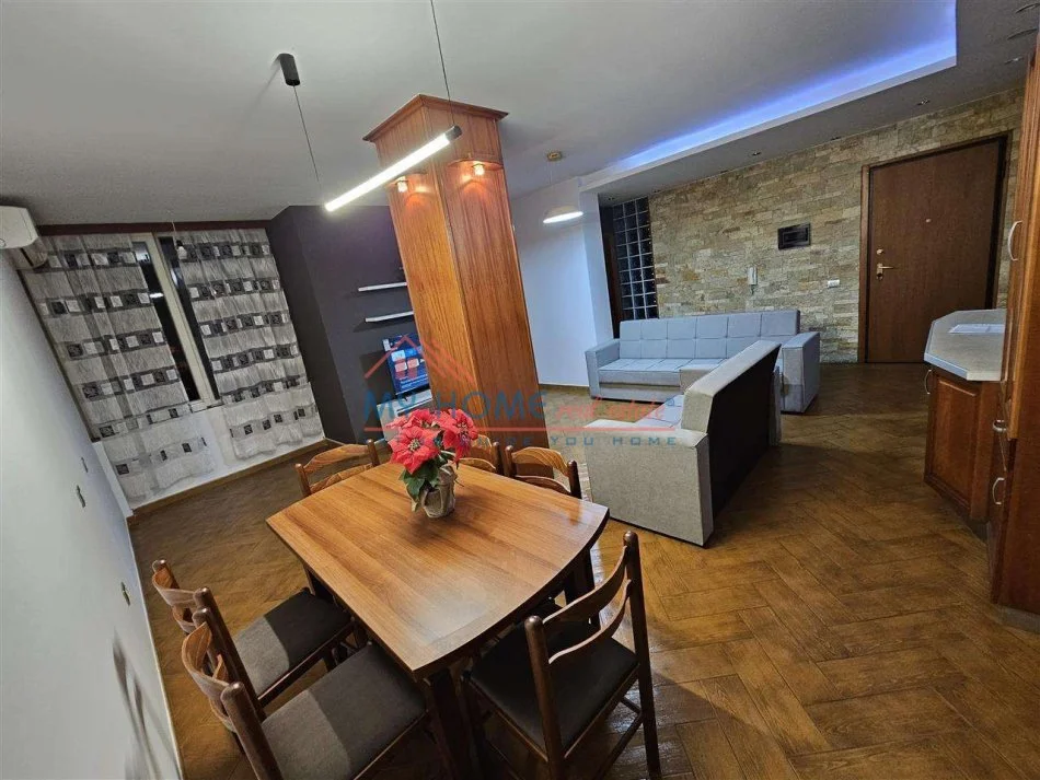Tirane, jepet me qera apartament 3+1+Ballkon Kati 3, 126 m² 800 € 