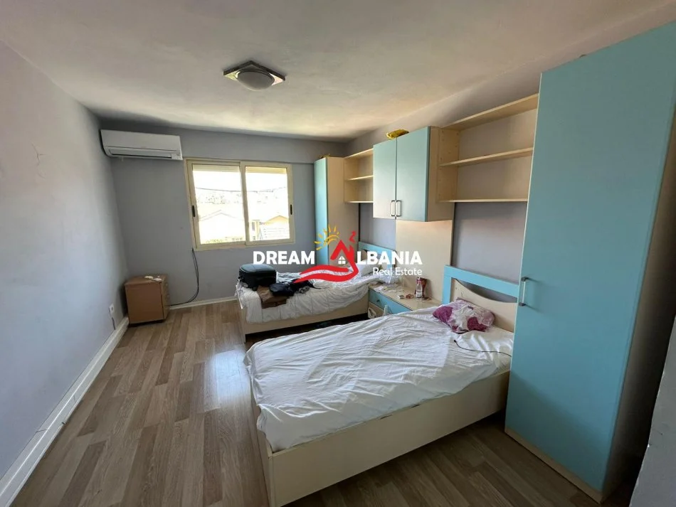Tirane, shitet apartament 3+1 Kati 4, 85 m² 125.000 € (Allias prane Katrorit)