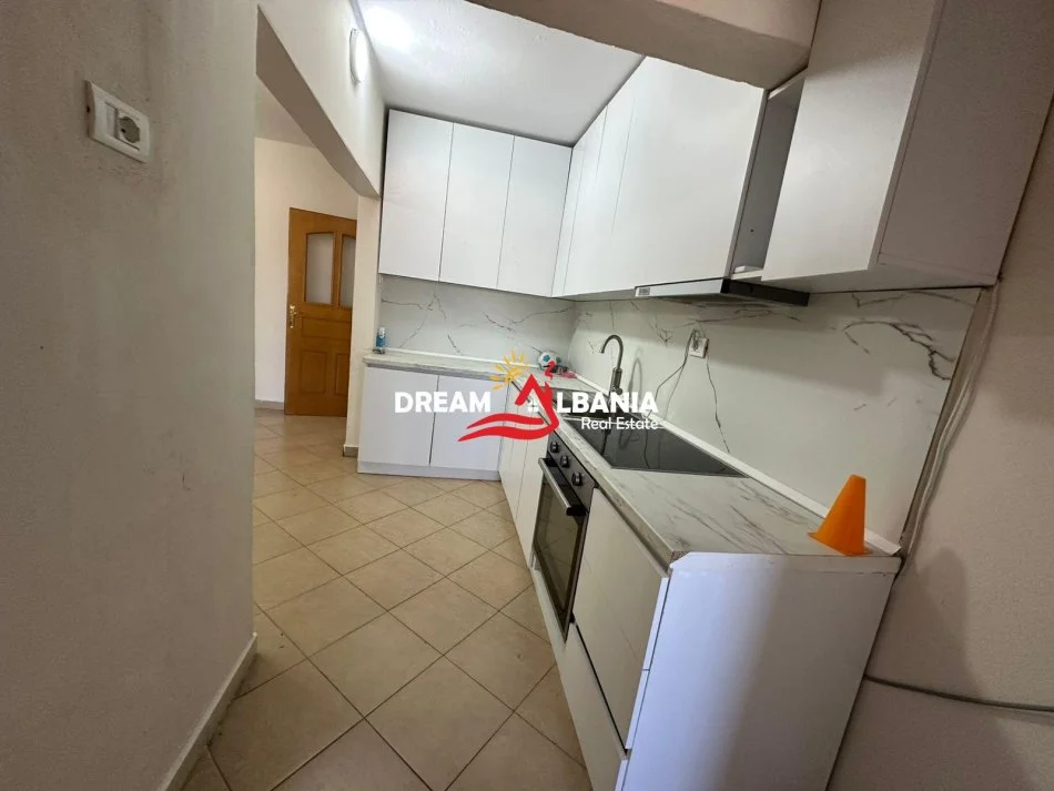 Tirane, shitet apartament 3+1 Kati 4, 85 m² 125.000 € (Allias prane Katrorit)