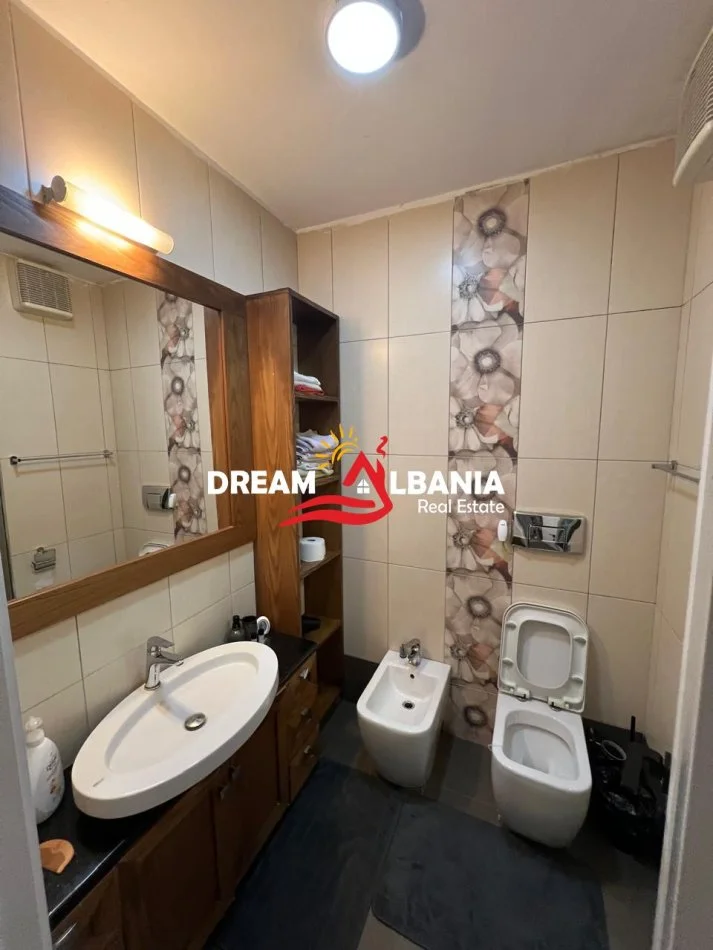 Tirane, jepet me qera apartament 3+1 , 800 € (te Kodra e Diellit 1)