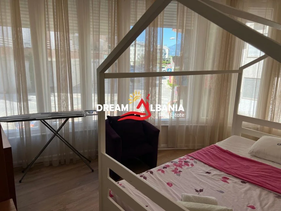 Tirane, jepet me qera apartament 3+1 , 800 € (te Kodra e Diellit 1)