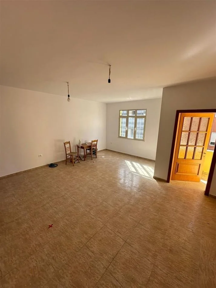 Tirane, shitet apartament 4+1 Kati 3, 159 m² 210.000 € (Vasil Shanto)