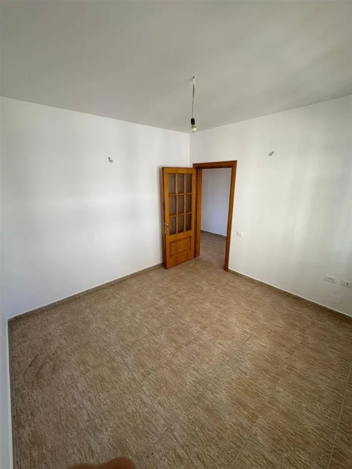 Tirane, shitet apartament 4+1 Kati 3, 159 m² 210.000 € (Vasil Shanto)