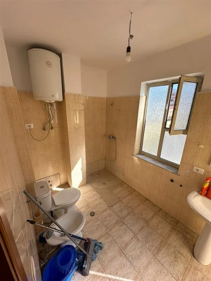 Tirane, shitet apartament 4+1 Kati 3, 159 m² 210.000 € (Vasil Shanto)