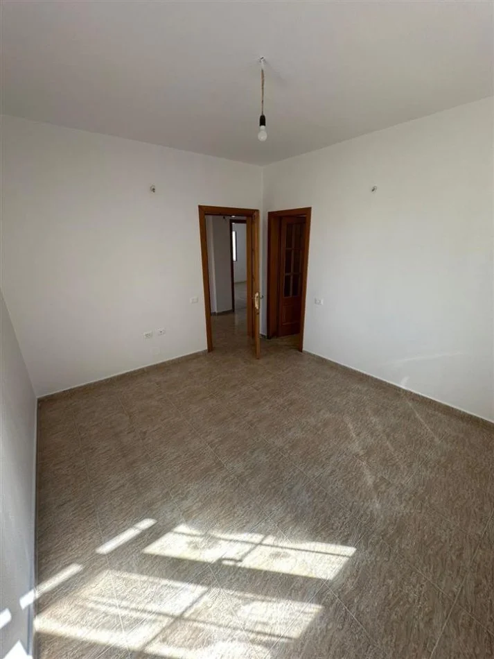Tirane, shitet apartament 4+1 Kati 3, 159 m² 210.000 € (Vasil Shanto)