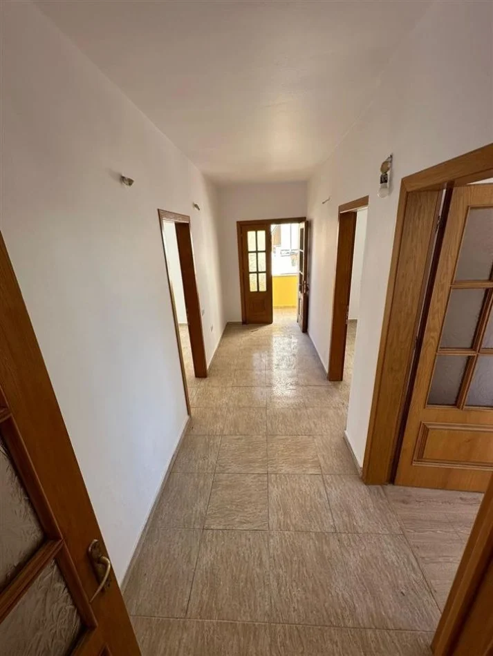 Tirane, shitet apartament 4+1 Kati 3, 159 m² 210.000 € (Vasil Shanto)