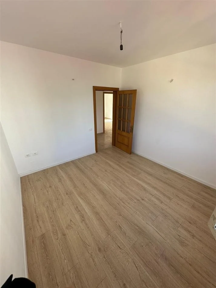 Tirane, shitet apartament 4+1 Kati 3, 159 m² 210.000 € (Vasil Shanto)
