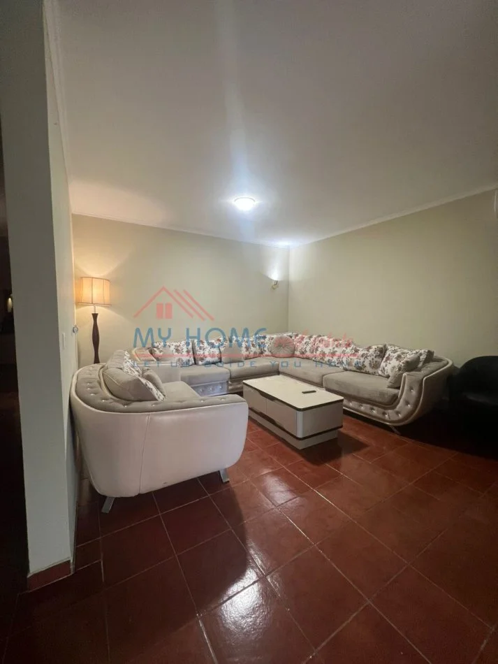 Tirane, jepet me qera apartament 3+1+Ballkon Kati 9, 124 m² 600 € (Komuna e Parisit)