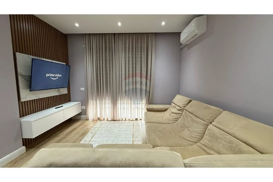 Tirane, jap me qera 1+1 , 75 m² 500 € (St-Trenit)