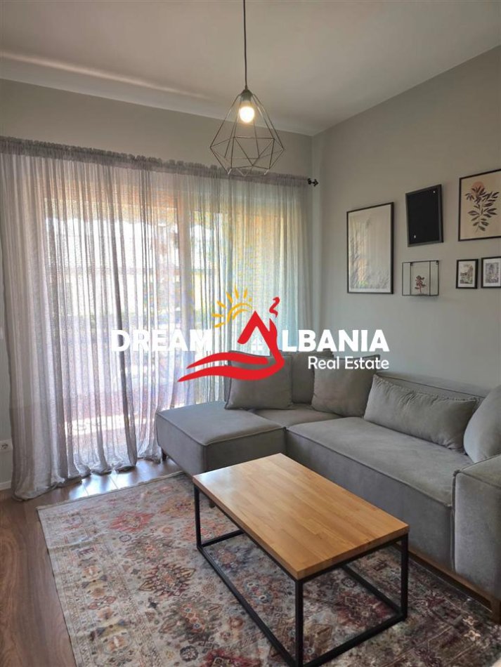 Tirane, jepet me qera apartament 1+1 , 550 € 