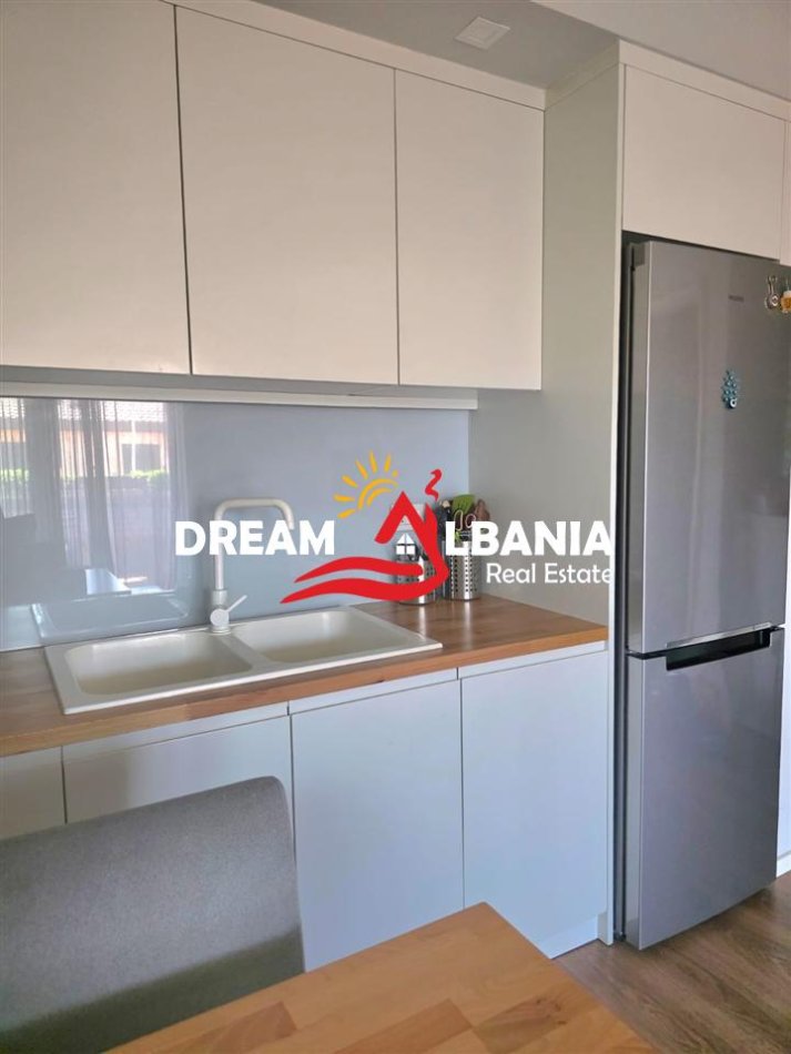 Tirane, jepet me qera apartament 1+1 , 550 € 