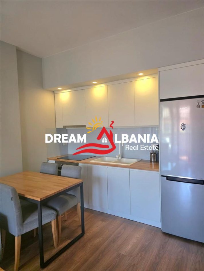 Tirane, jepet me qera apartament 1+1 , 550 € 