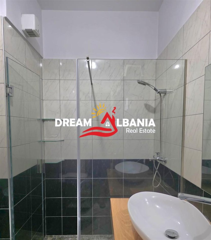 Tirane, jepet me qera apartament 1+1 , 550 € 