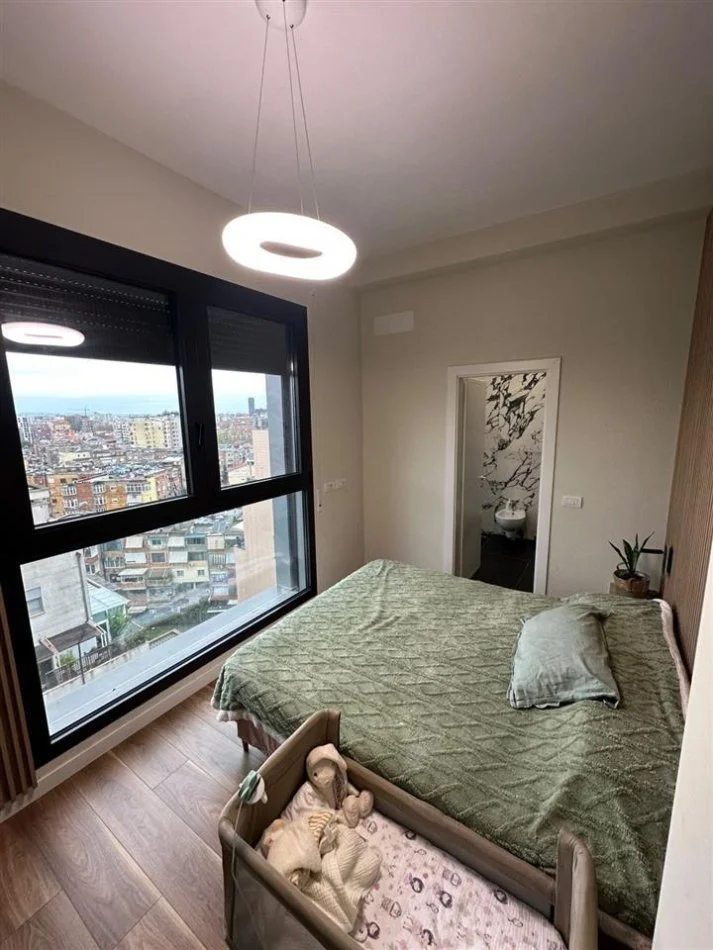 Tirane, jepet me qera apartament 2+1 Kati 5, 115 m² 1.800 € (Rruga Kosovareve)