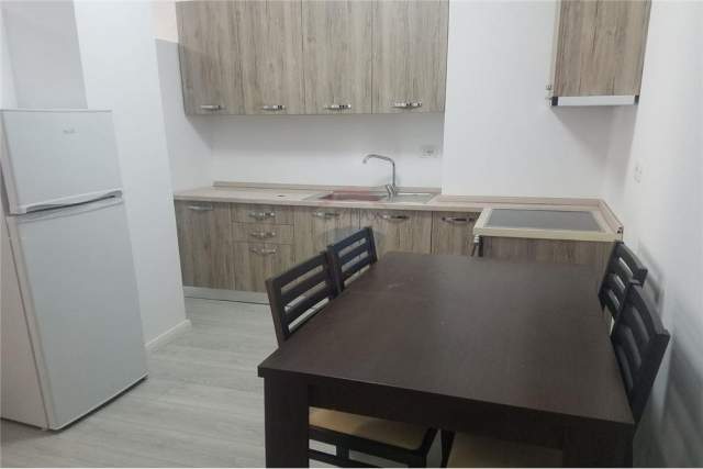 Tirane, jepet me qera apartament 1+1 Kati 4, 71 m² 450 Euro (Rruga e Dibrës - Selvia)
