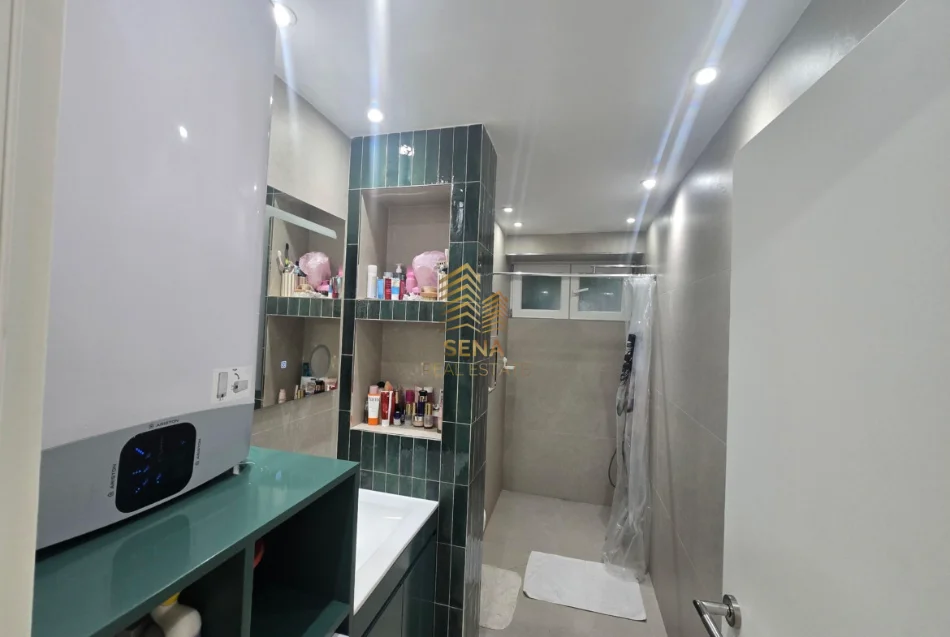 Tirane, shitet apartament 2+1+Ballkon Kati 2, 76 m² 220.000 € (Brryli)