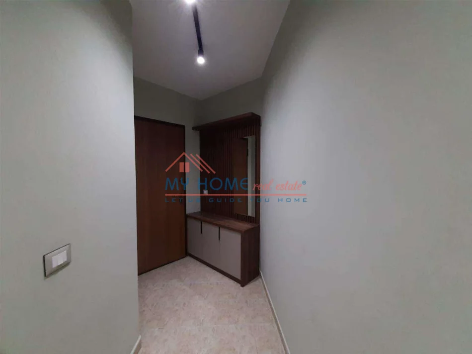 Tirane, jepet me qera apartament 1+1+Ballkon Kati 2, 45 m² 400 € (Rruga Vllazen Huta)