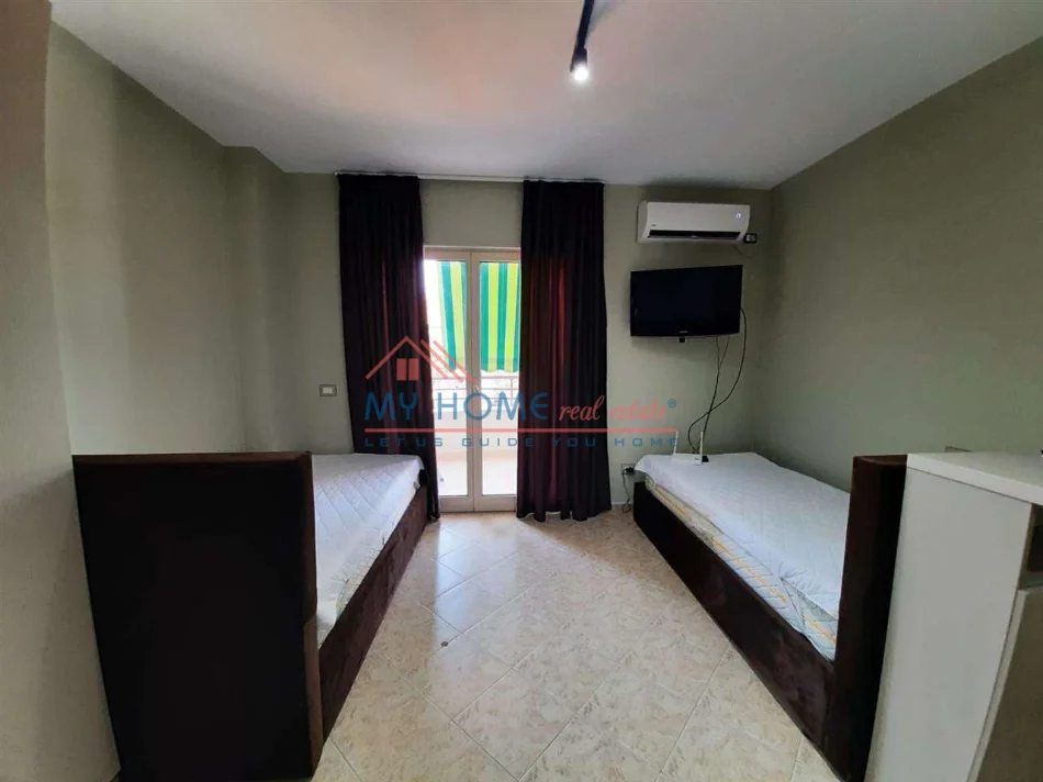 Tirane, jepet me qera apartament 1+1+Ballkon Kati 2, 45 m² 400 € (Rruga Vllazen Huta)