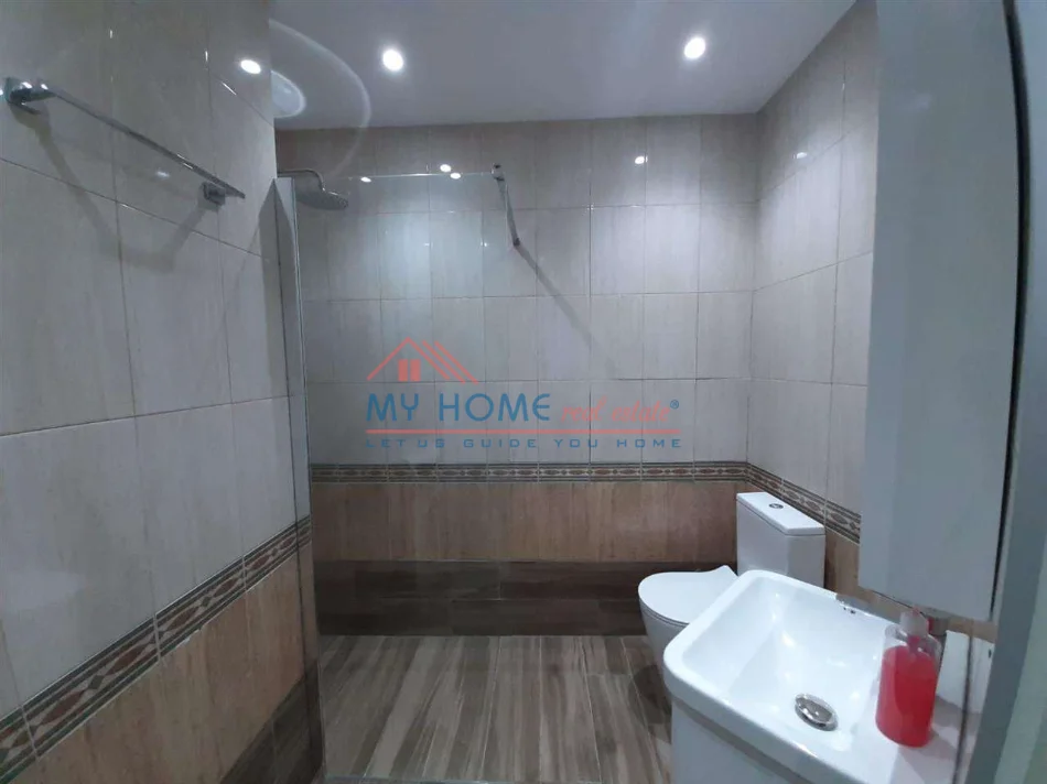 Tirane, jepet me qera apartament 1+1+Ballkon Kati 2, 45 m² 400 € (Rruga Vllazen Huta)