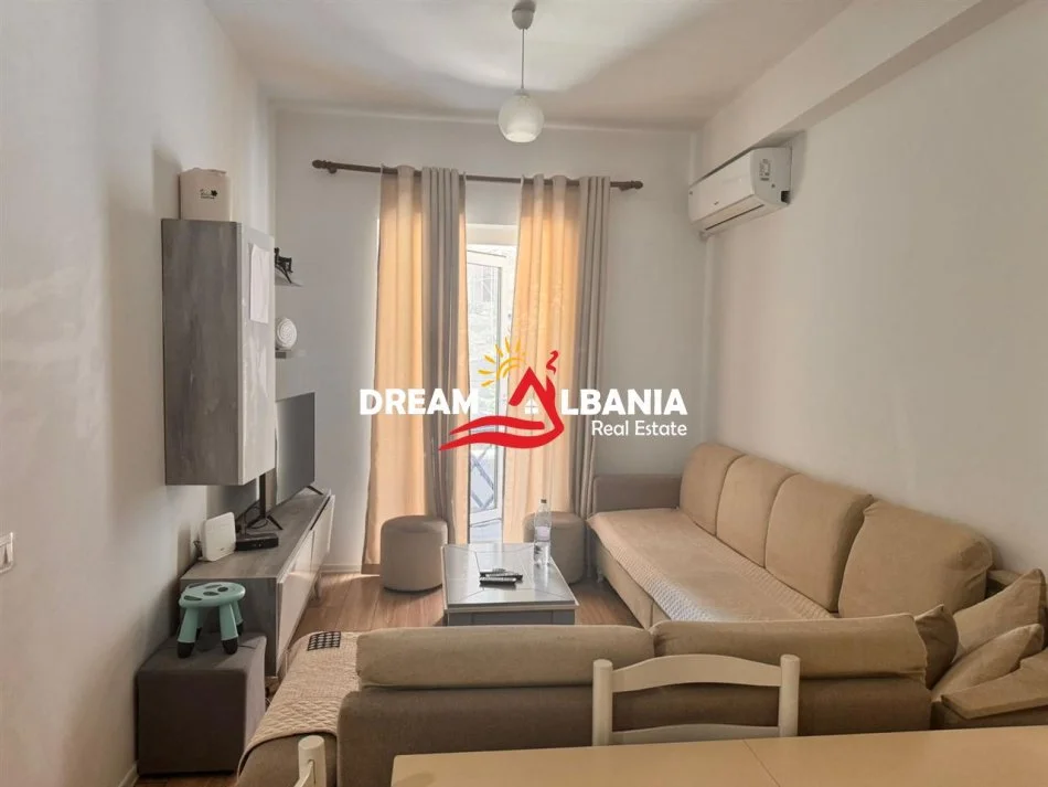 Tirane, jepet me qera apartament 2+1 Kati 2, 75 m² 500 € (Ali Dem)