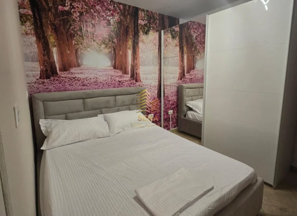 Tirane, jepet me qera apartament 1+1+Ballkon Kati 7, 75 m² 650 € (Rruga e Barrikadave)