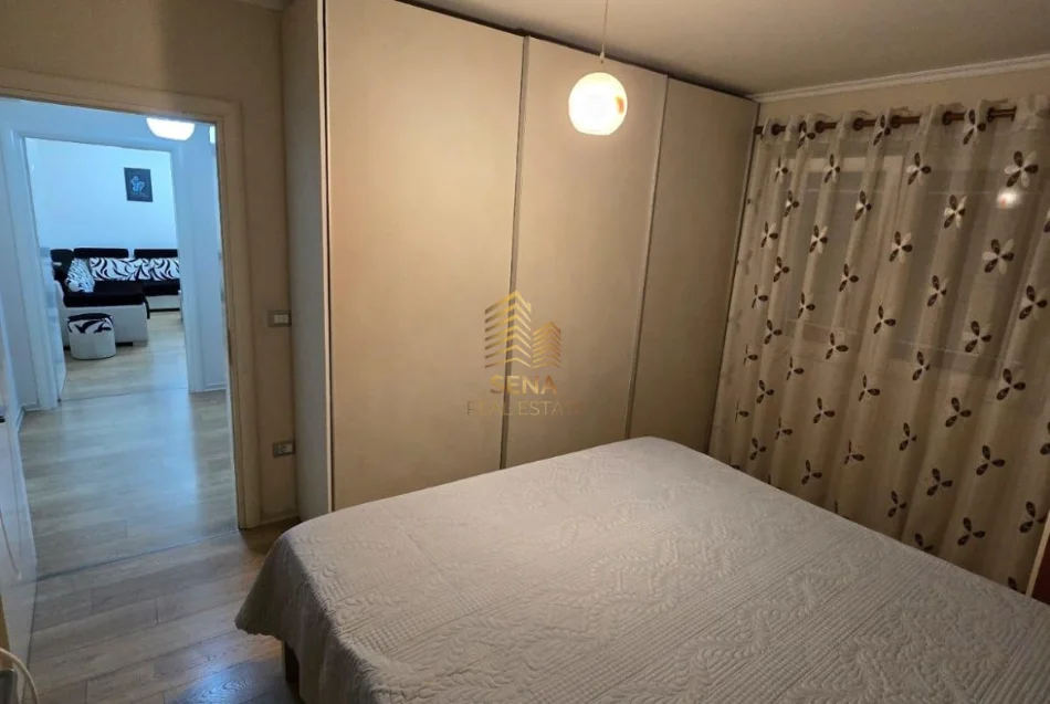 Tirane, jepet me qera apartament 1+1 Kati 3, 65 m² 550 € (Vasil Shanto)